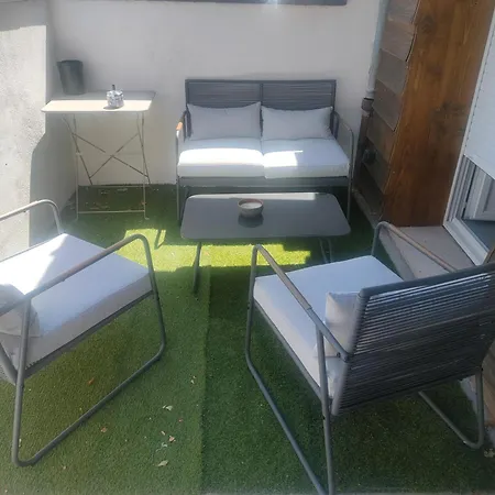 2 Pieces En Rdc Climatise Avec Terrasse Et Parking Prive Daire Bédarieux